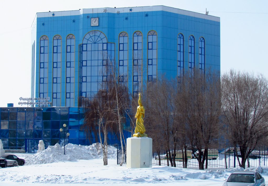 Monument to the "Eurasia", Supermarket bank / Памятник "Евразия", Финансовый Супермаркет by Tihon Butin