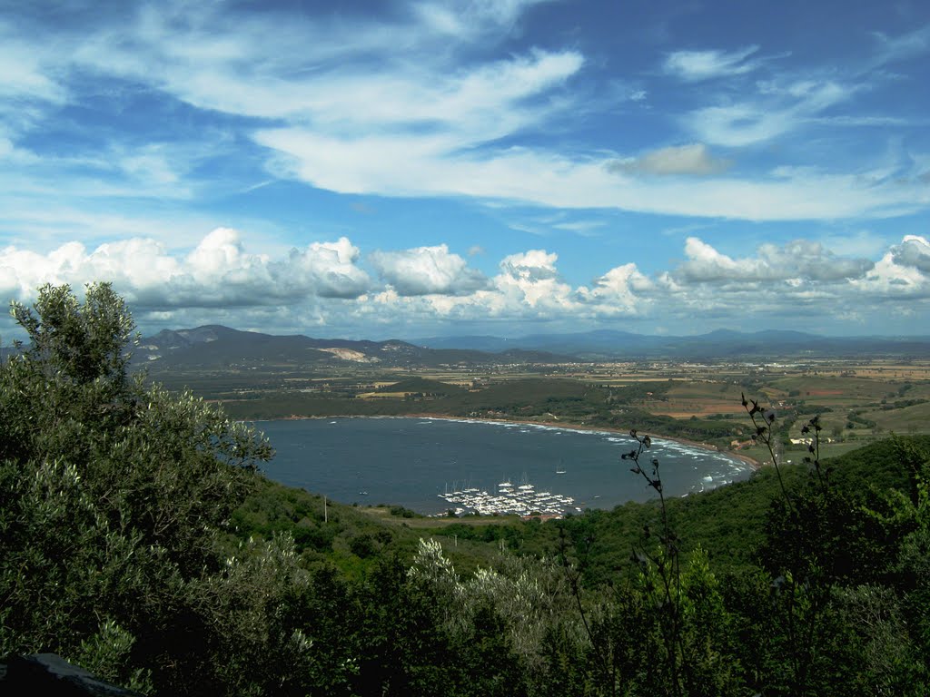 Golfo di baratti visto dalla fortezza di populonia by papavero allegro