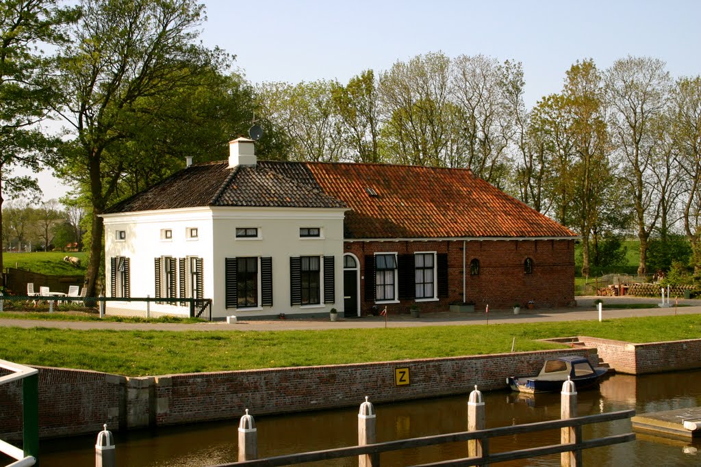 Bij de sluis. by Okko Veling