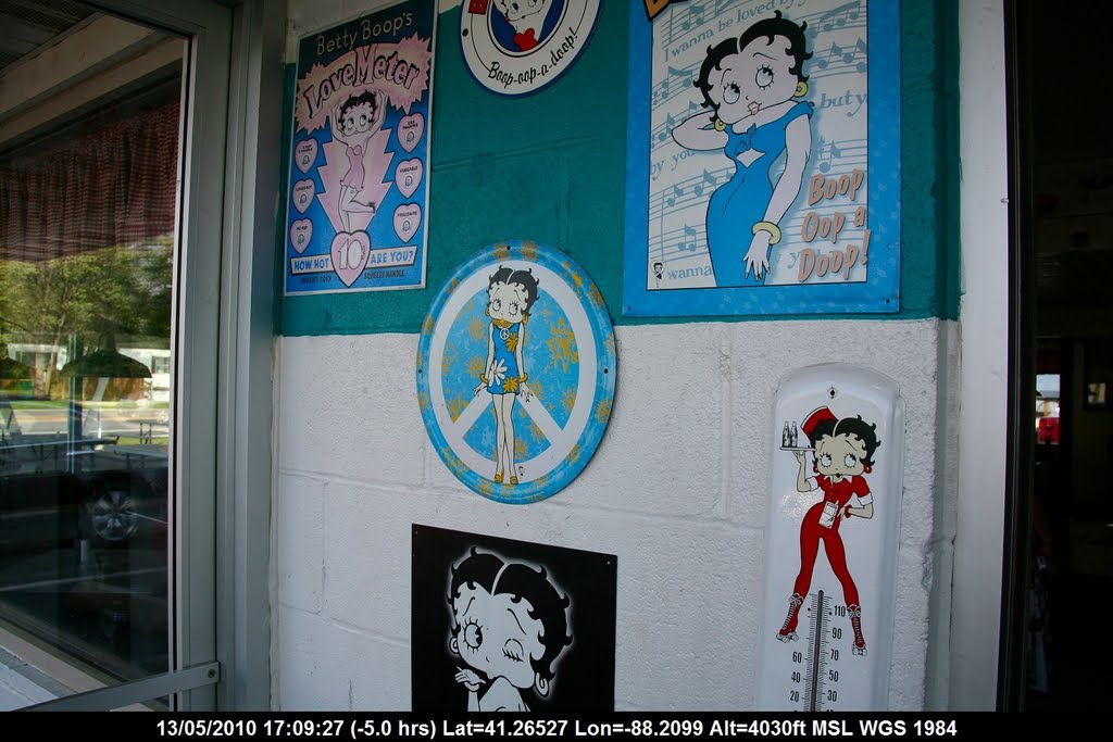 Route 66 - Illinois - Braidwood - Drive in Restaurant - Betty Boop's everywhere by Pierre Marc