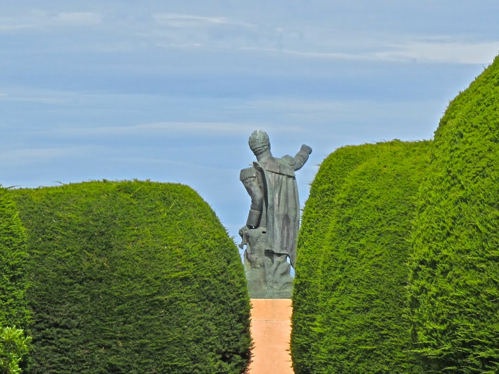 Punta Arenas, Monumento a Bernardo O’Higgins, frente al Estrecho de Magallanes / Détroit de Magellan by daniel wilk