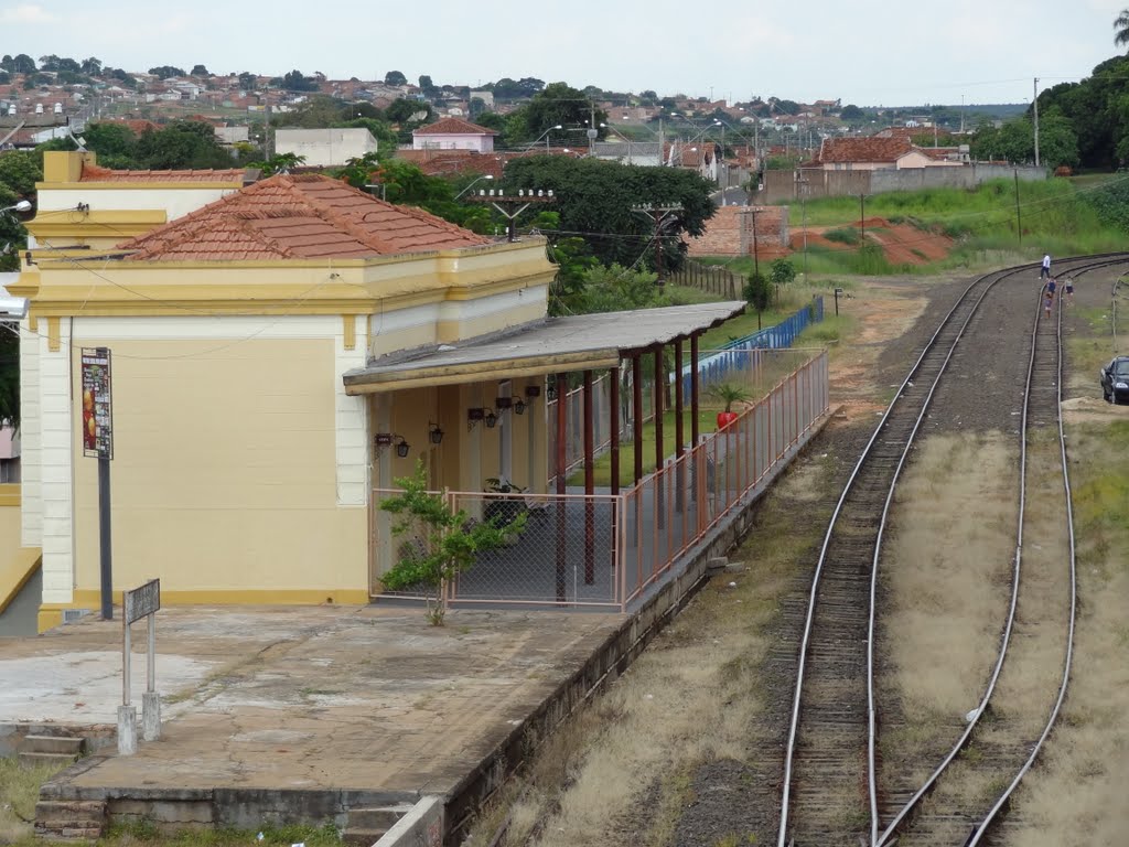 Antiga Estação Ferroviaria Agudos SP by alcides altino..bauru