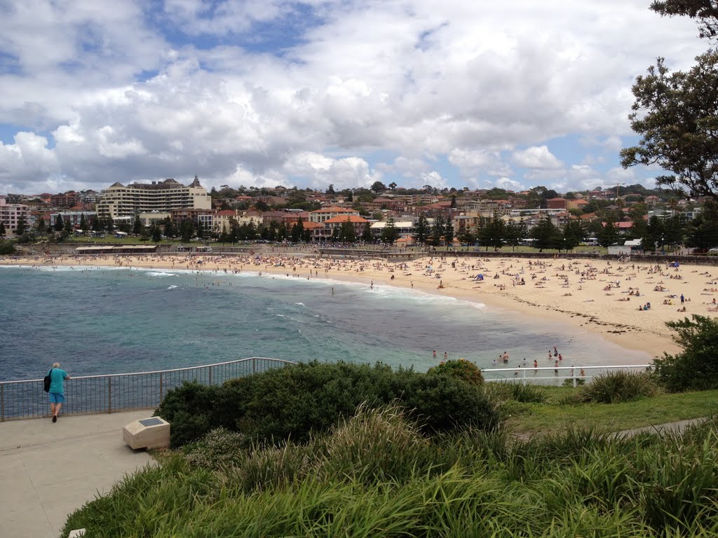 Coogee beach by jlmatzkin