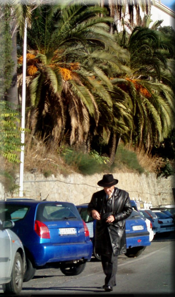 Porto Maurizio El hombre con el sombrero by esseil panoramio