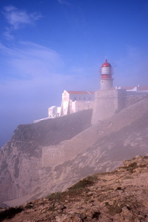 Capo Sao Vicente im Nebel by Peter und Ute