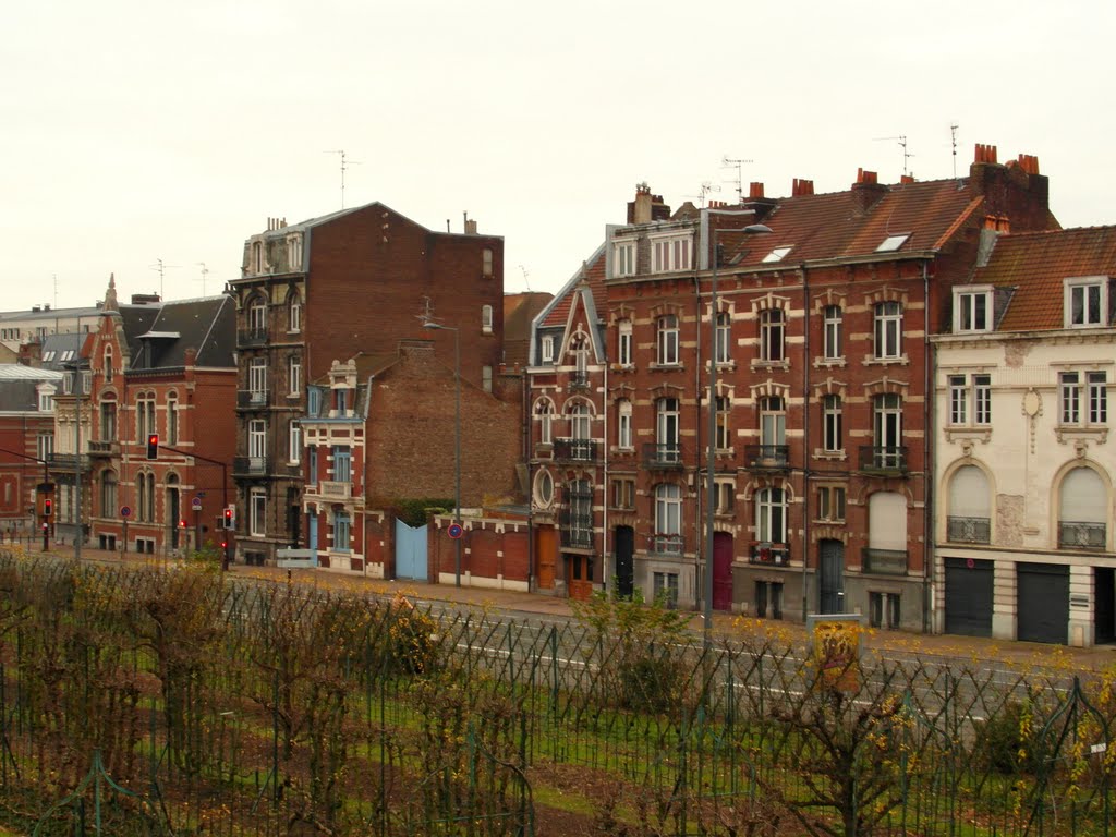 Près du parc de la citadelle de Lille by Gautier Balthasar