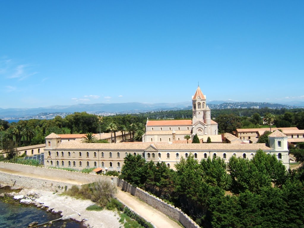 Abbaye de l'île Saint Honorat by joel.herbez