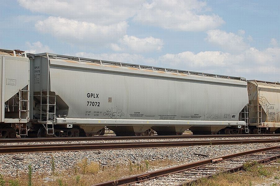 General American Marks Company Covered Hopper No. 77072 at Auburndale, FL by Scotch Canadian