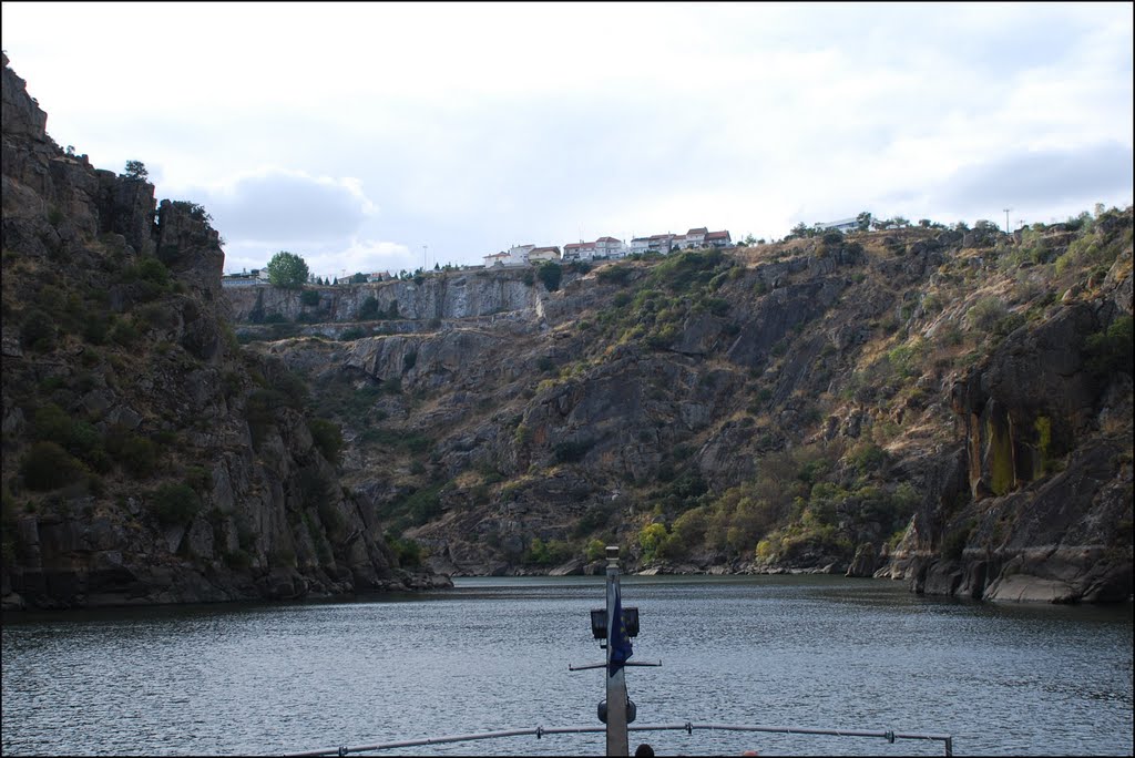 Miranda desde el Duero (Miranda do Douro, 6-10-2011) by Juan Jesús Orío