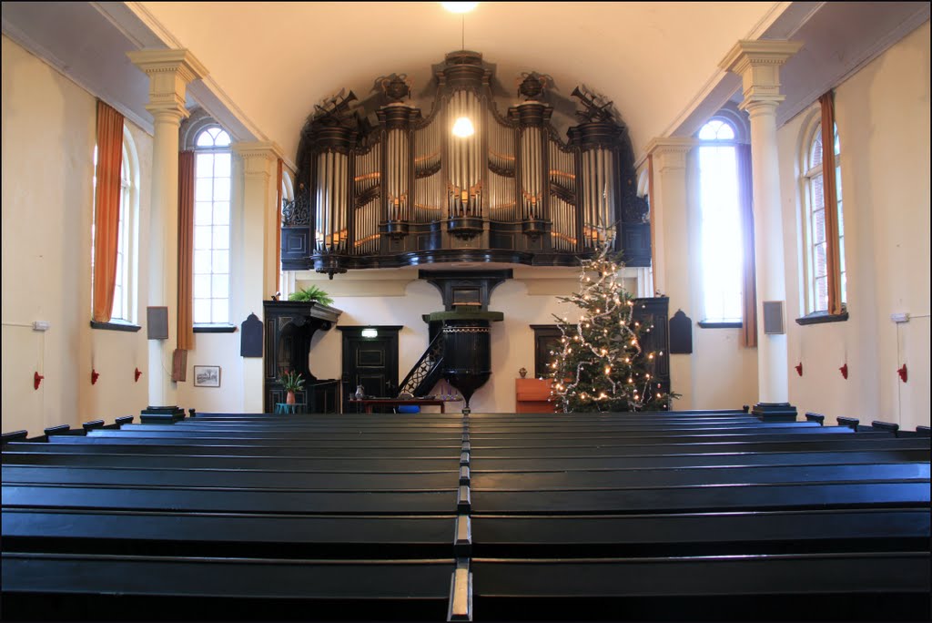 Sappemeer: Interieur Doopsgezinde kerk by © Dennis Wubs