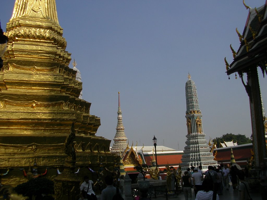 Phra Borom Maha Ratchawang, Phra Nakhon, Bangkok, Thailand by Nathalie & Tim