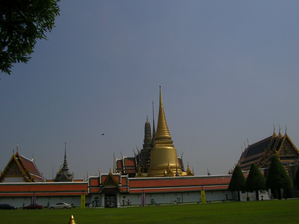 Phra Borom Maha Ratchawang, Phra Nakhon, Bangkok, Thailand by Nathalie & Tim