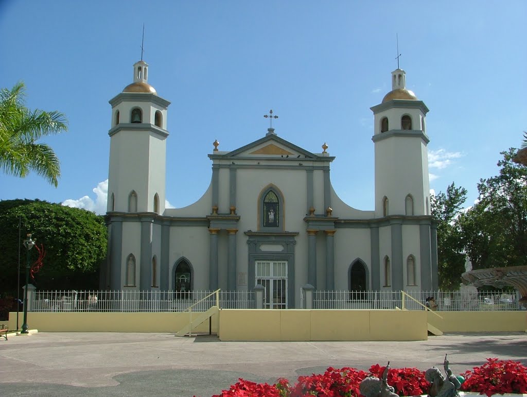 Iglesia Juana Diaz Plaza by Jorge Gonzalez