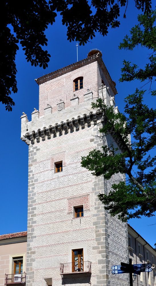 Torre de Arias Dávila / Arias Davila Tower by Jim Spaulding