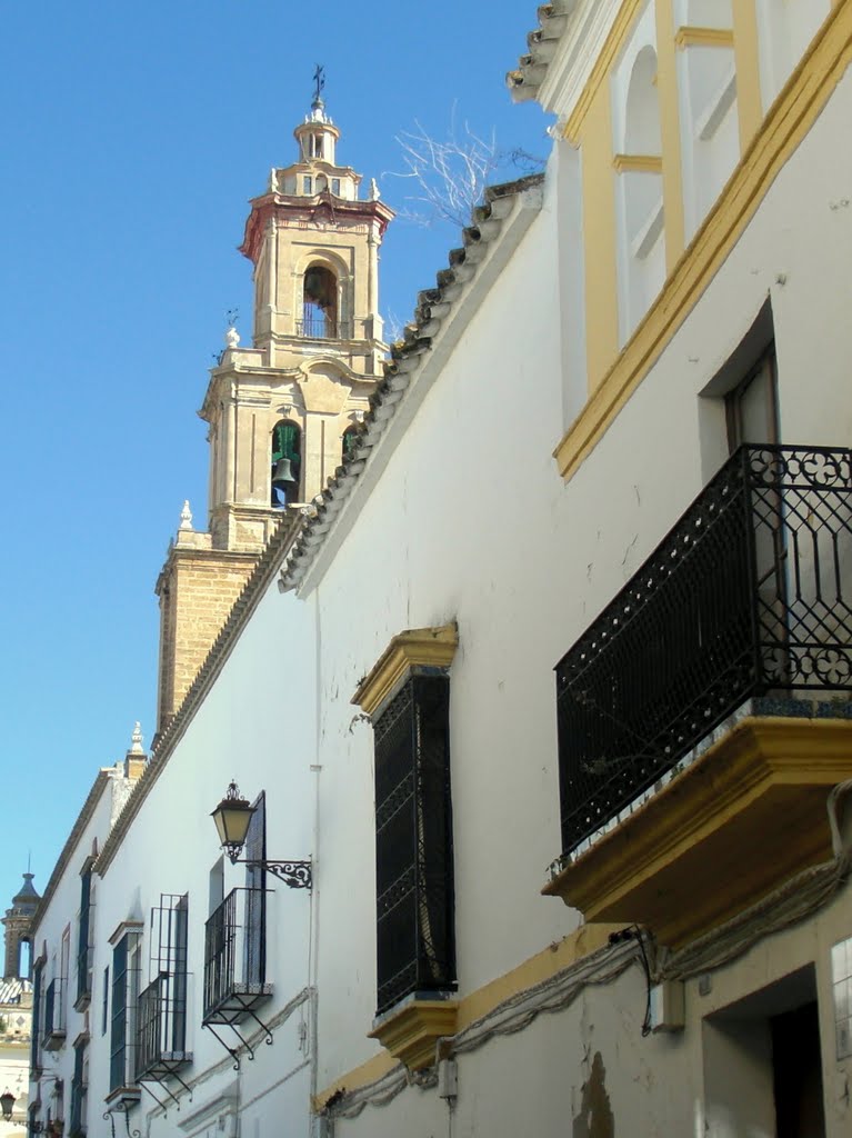 Torre de Santa María desde calle Marco Pérez, Utrera 2011 by PepeTenorio