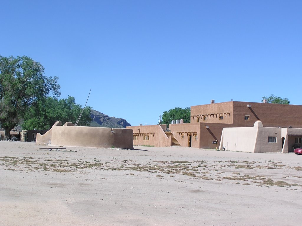 Kiva, Pueblo de San Ildefonso, NW by Peter & Shelly