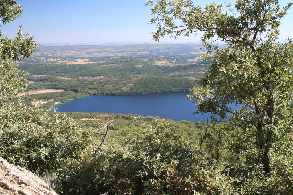 Vista del lago by Juan A, Pintor