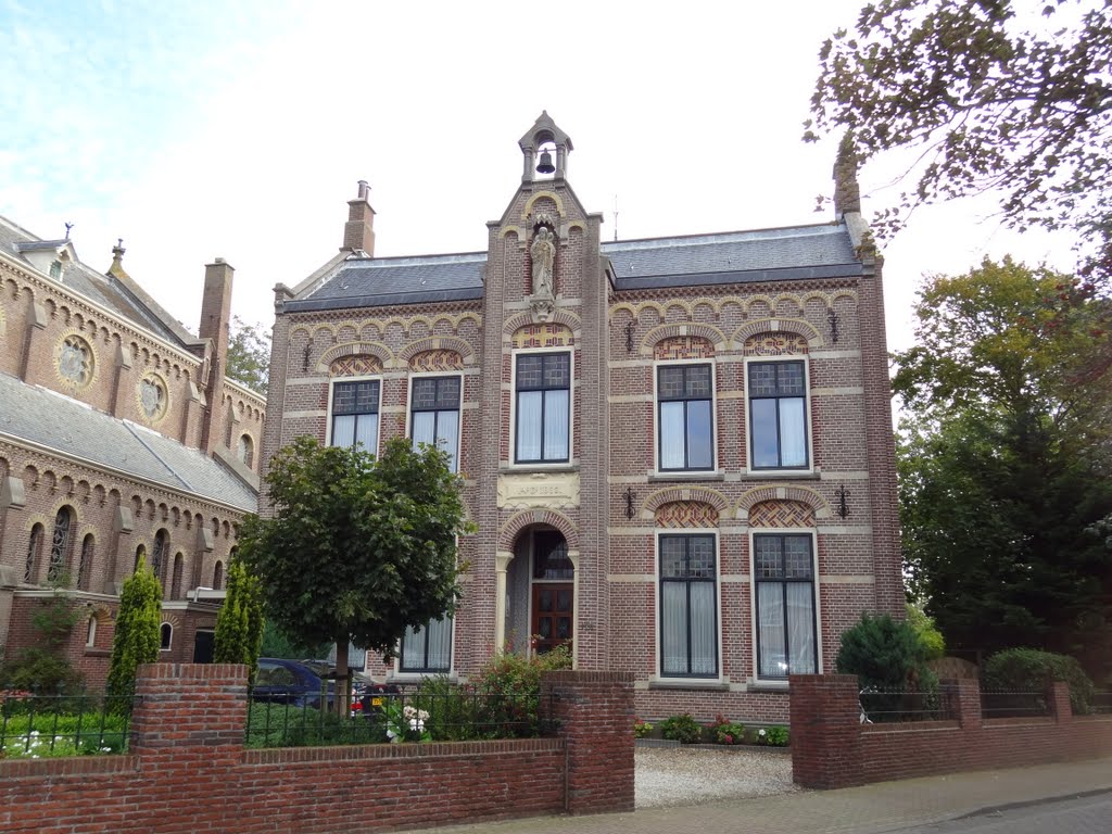 Roman Catholic rectory by Willem Nabuurs