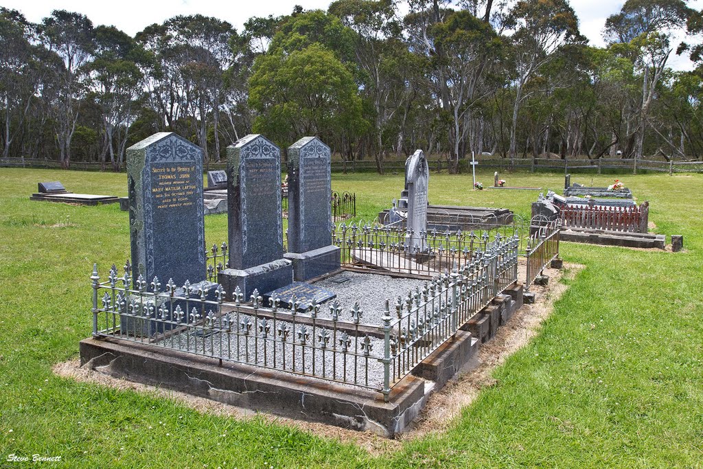 Guy Fawkes (Ebor General) Cemetary by Steve Bennett