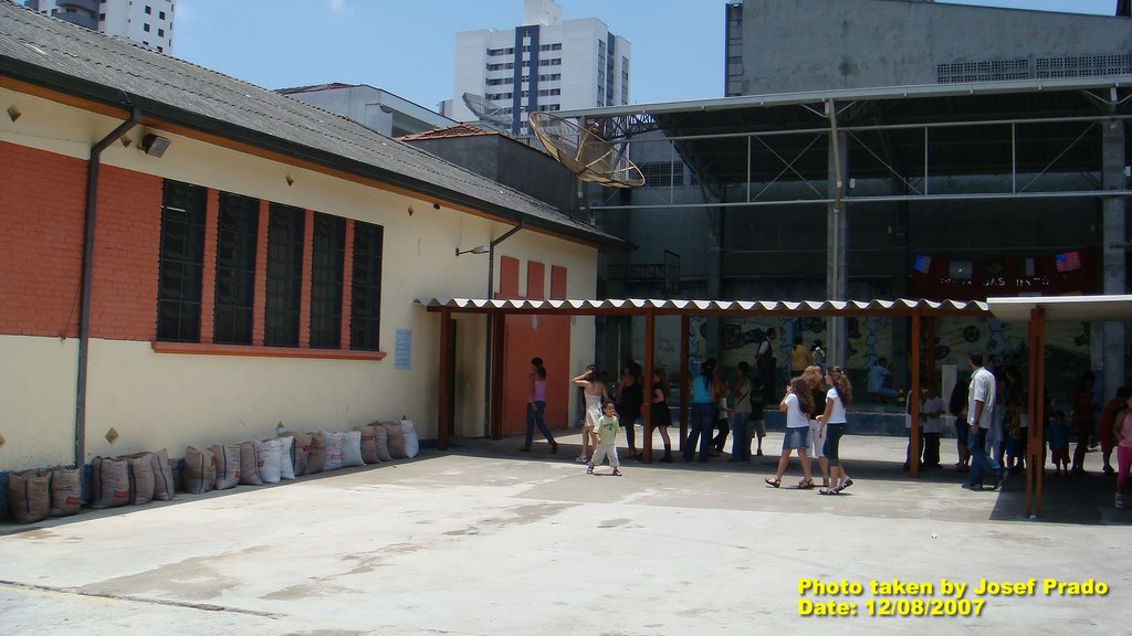 Prof. Theodoro de Moraes State school recreation area by Josef Prado