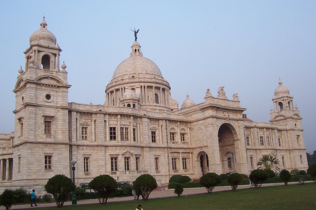 Victoria Memorial by simon mathew