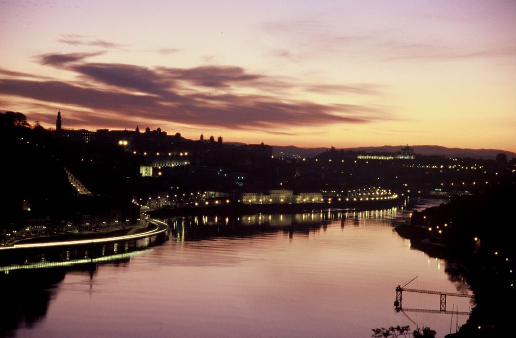 Nascer no Porto - Oporto sunrise by Luís Miguel Amaral A…