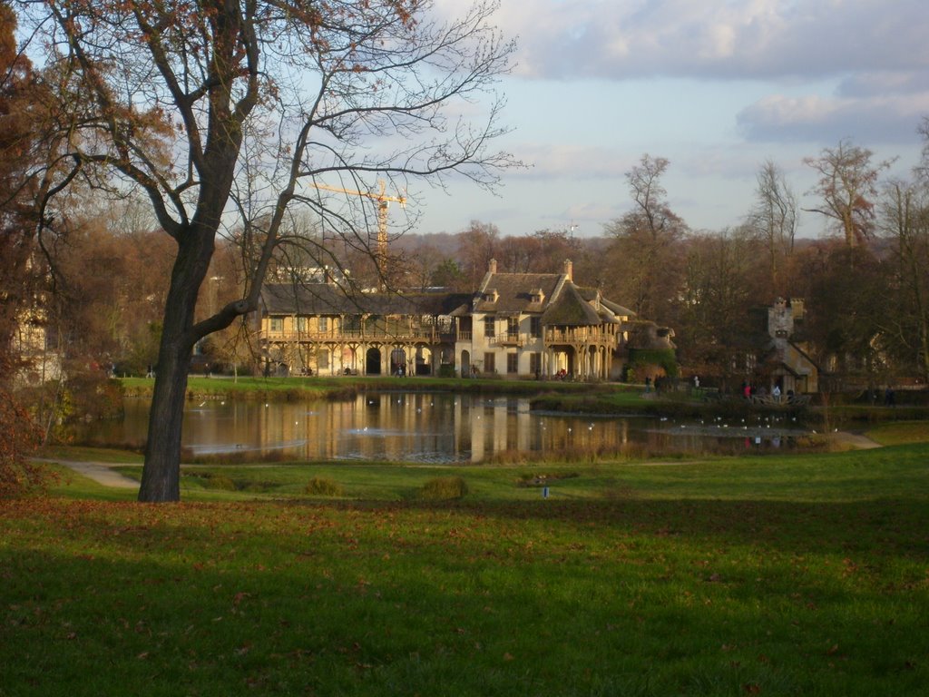 Parc du Château de Versailles, [le Hameau de la Reine](http://fr.wikipedia.org/wiki/Hameau_de_la_Reine) by rv8427