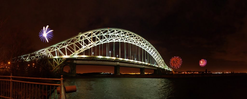 New years firworks, Runcorn, Mersy bridge by Bernd Kronmueller