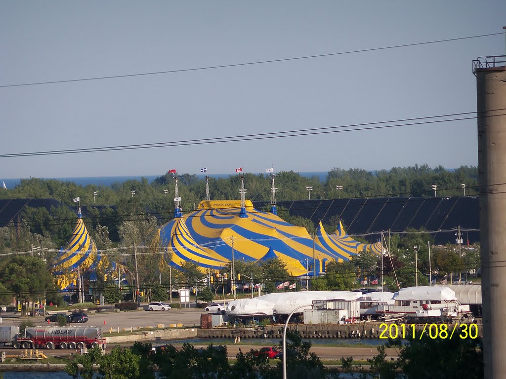 Cirque de Soliel at Commissioner Street and Cherry Street by OldYorkGuy