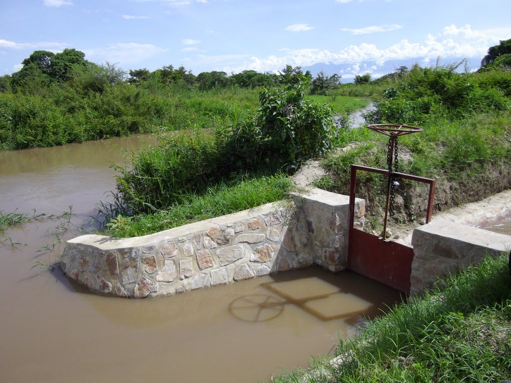 Prise d'eau du bassin rizicole by thibault guingand