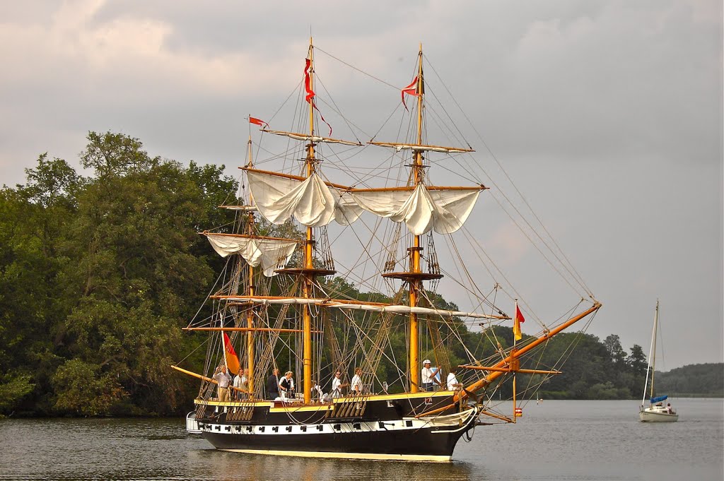 Kleine Fregatte an der Pfaueninsel by Burgbiber