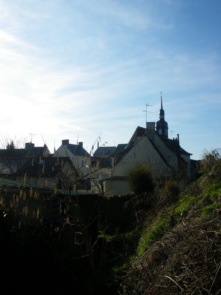 Le bourg de Brécé vu du pont de chemin de fer by Kerleguen