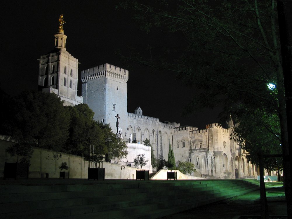 Palais de Papes at night by hdvind