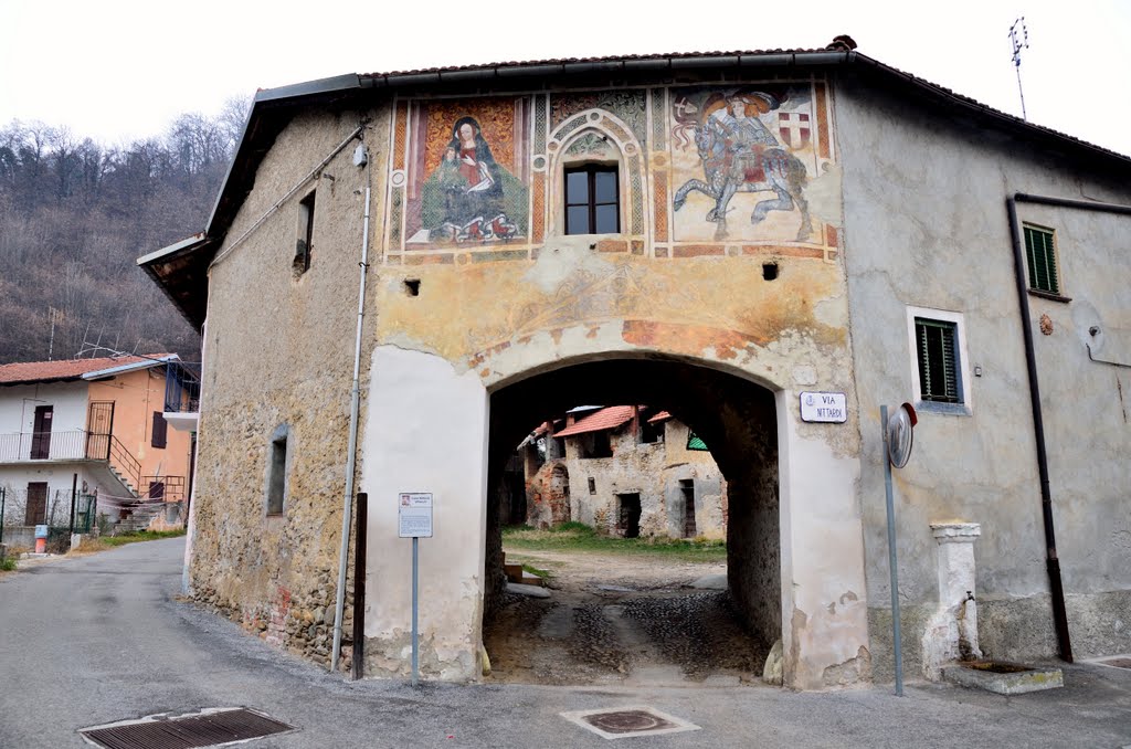 Vignolo, affreschi di casa Nittardi (sec.XV) (see comment) by violapinnata