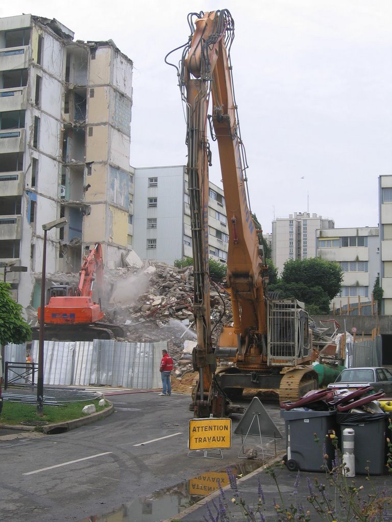 Démolition du 7 Les Hautes de Plaines by WTB