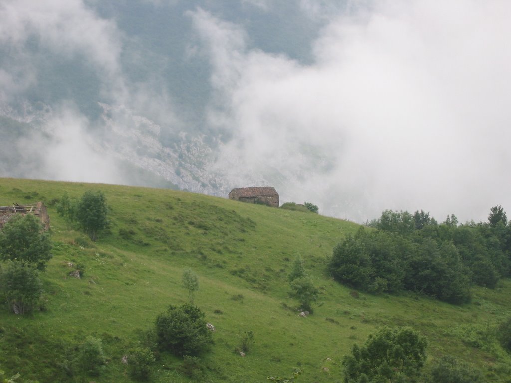 Above the village of Bulnes by leiferdrengen