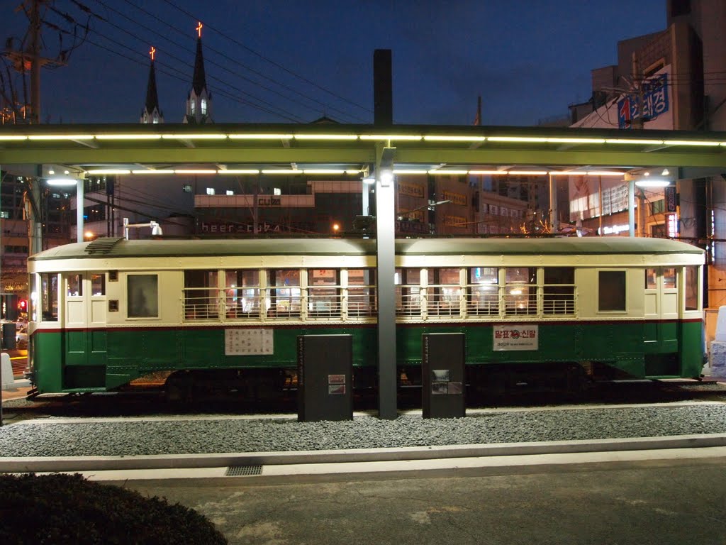 BUSAN OLD TRAM by usnimmik