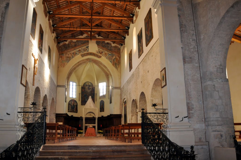 Abbazia San Salvatore - Montecorona Umbertide (Pg) -- Chiesa superiore - foto gallery n.3 by lorenzo Duccillo