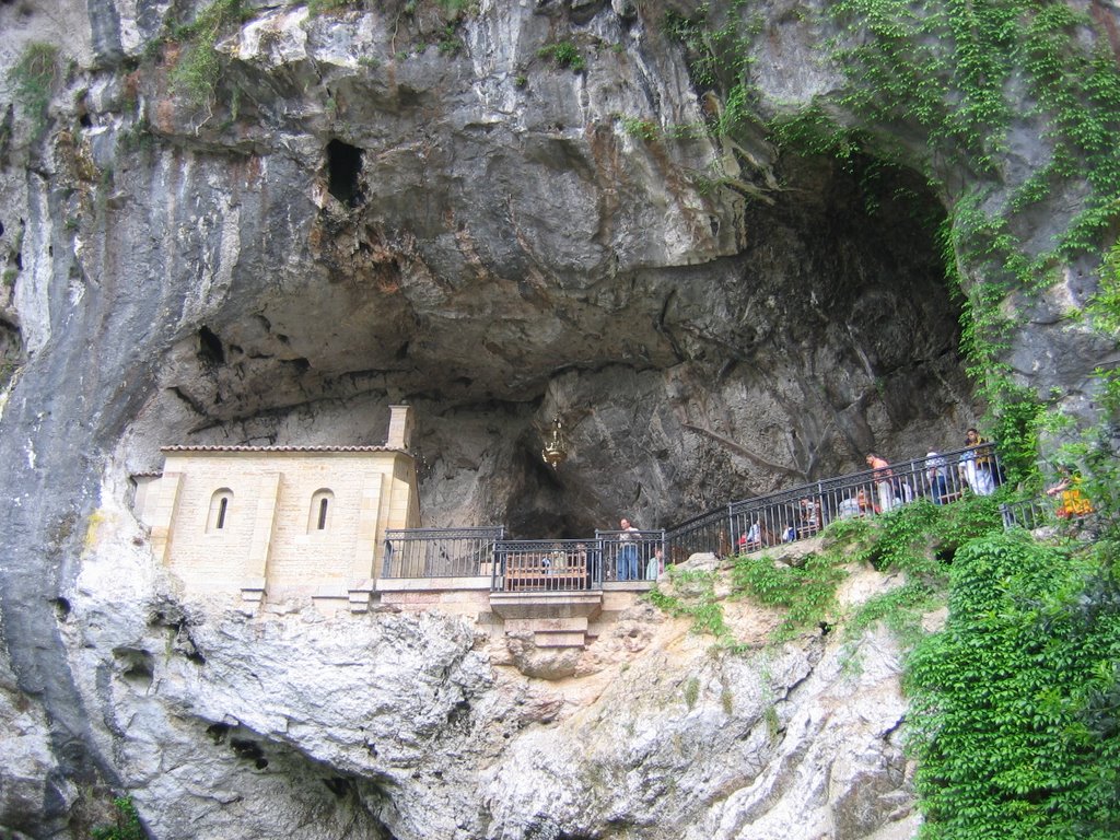 Santuario Covadonga by Carlos Uriarte