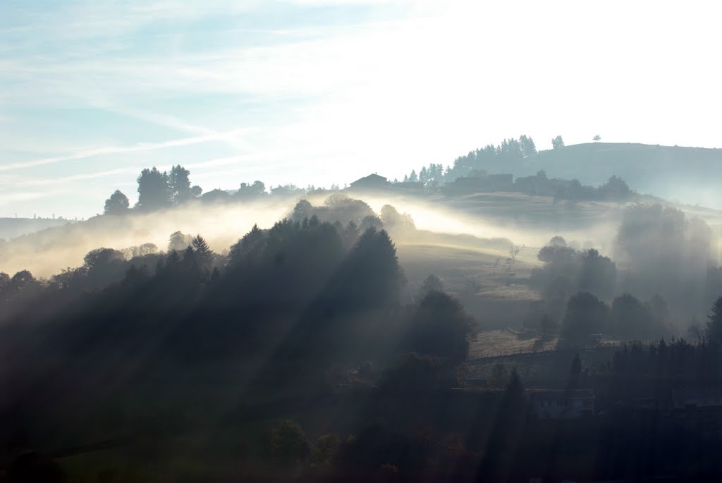 Petit matin brumeux sur Chambost by Gilles Durantet