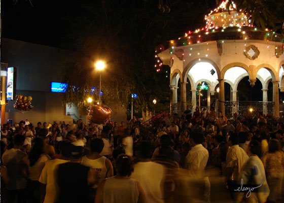 Acapulco's Kiosk at Night by WStar