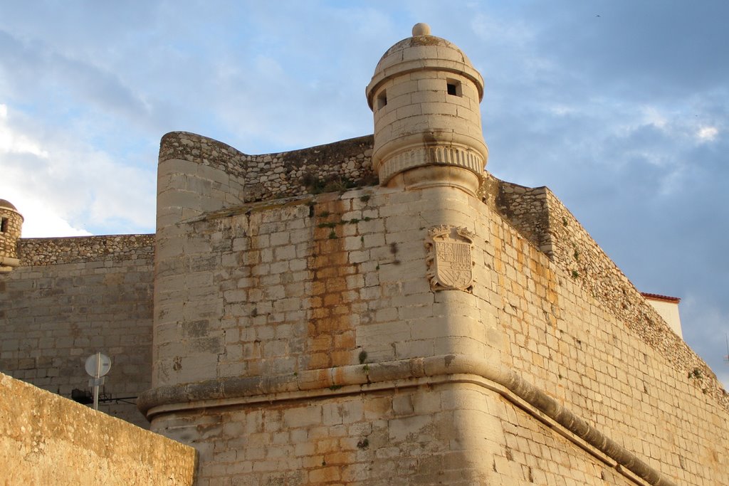 Una de las murallas de Peñíscola by VIPEREDO