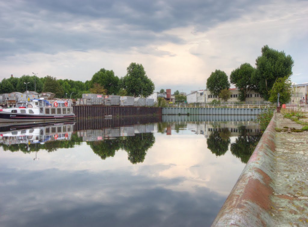 Hafenbecken Neukölln [HYPA.BE®LIN] by HYPA Berlin