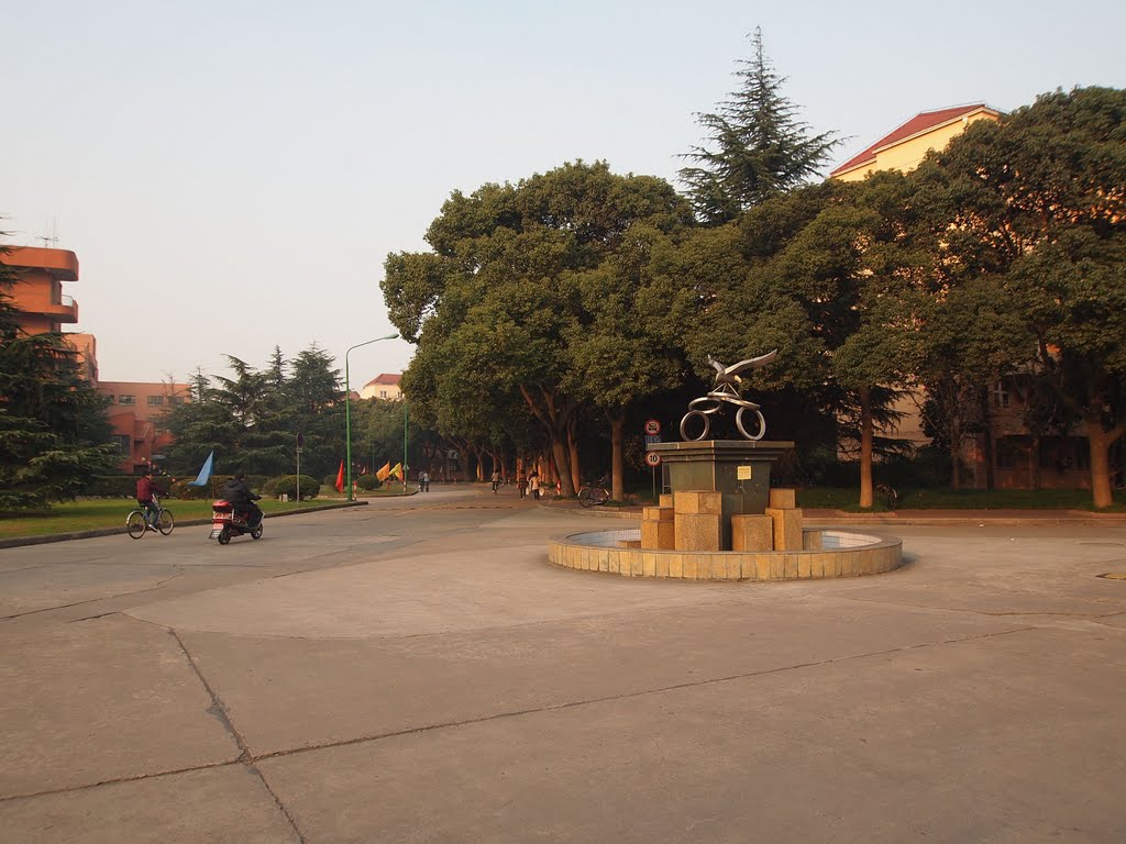 校园雕塑 - Sculpture in Campus - 2011.12 by rheins