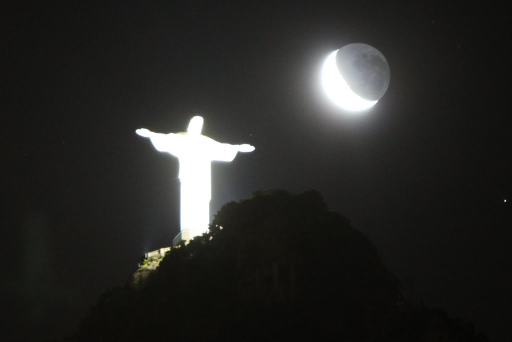 Cristo iluminado - Rio de Janeiro, RJ, BR by AGeraldo