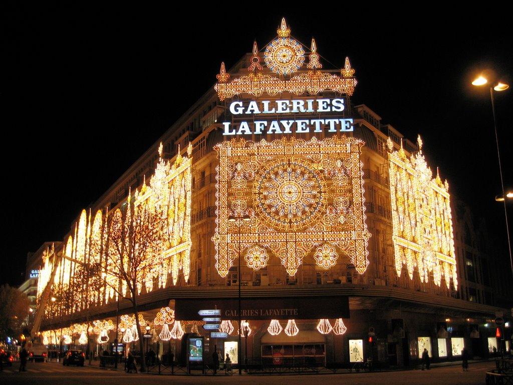 Galeries Lafayette, Christmas time by ronald martens