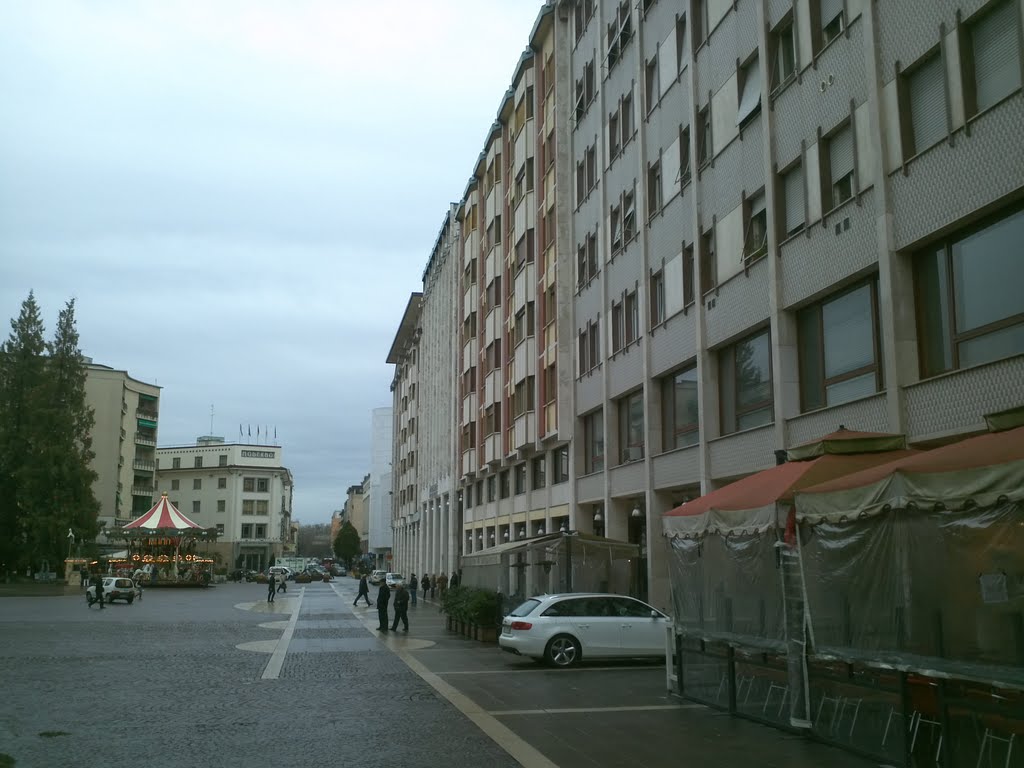 Piazza XX settembre vista da piazzetta Cavour by marzaio