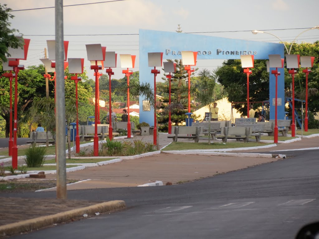 Vista da Praça dos Pioneiros em Cruzeiro so Oeste, PR. by Ricardo Mercadante