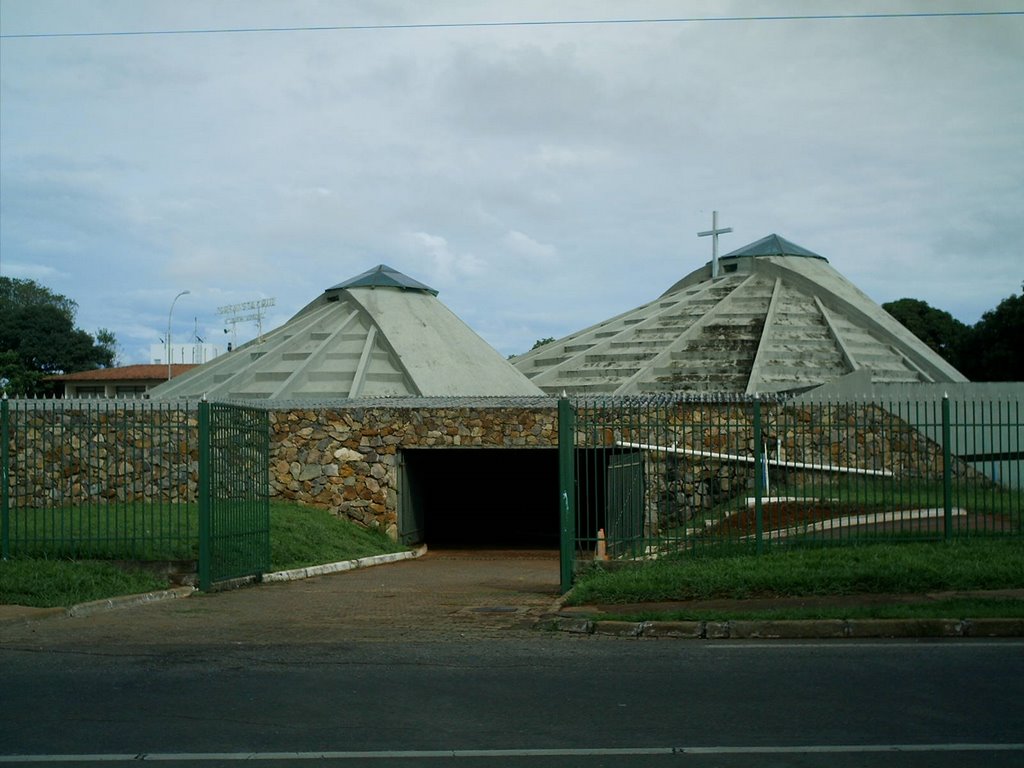 IGREJA DE SANTA CRUZ E SANTA EDWIGES, EM BRASÍLIA by Luiz Augusto Barroso