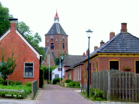 Kerkpad met Hervormde Kerk Middelstum. by klkrijgsheld